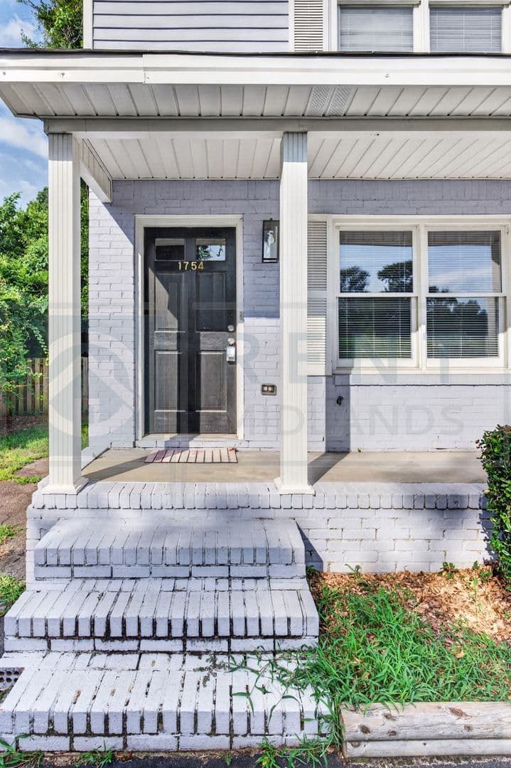 Cayce Apartment: 1736-1754 12th St.