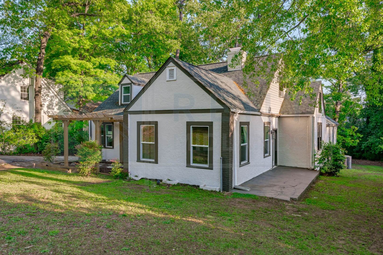 Columbia House: 2903 Trenholm Rd