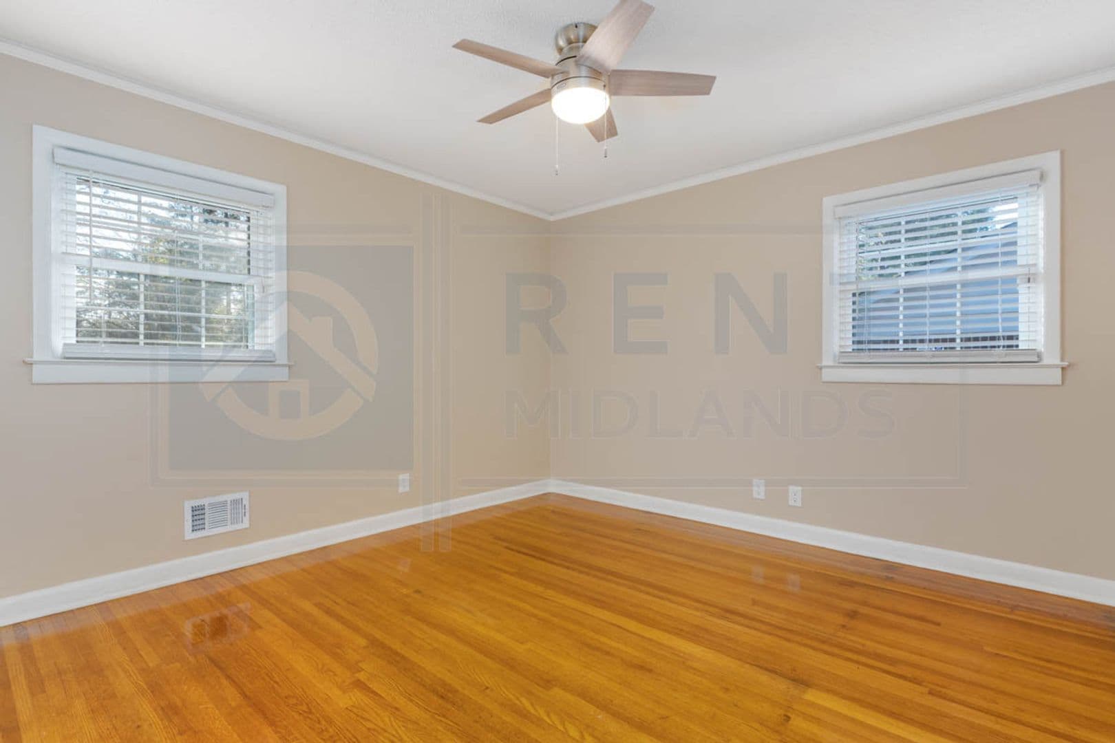 Columbia House: 2532 Parkwood Dr