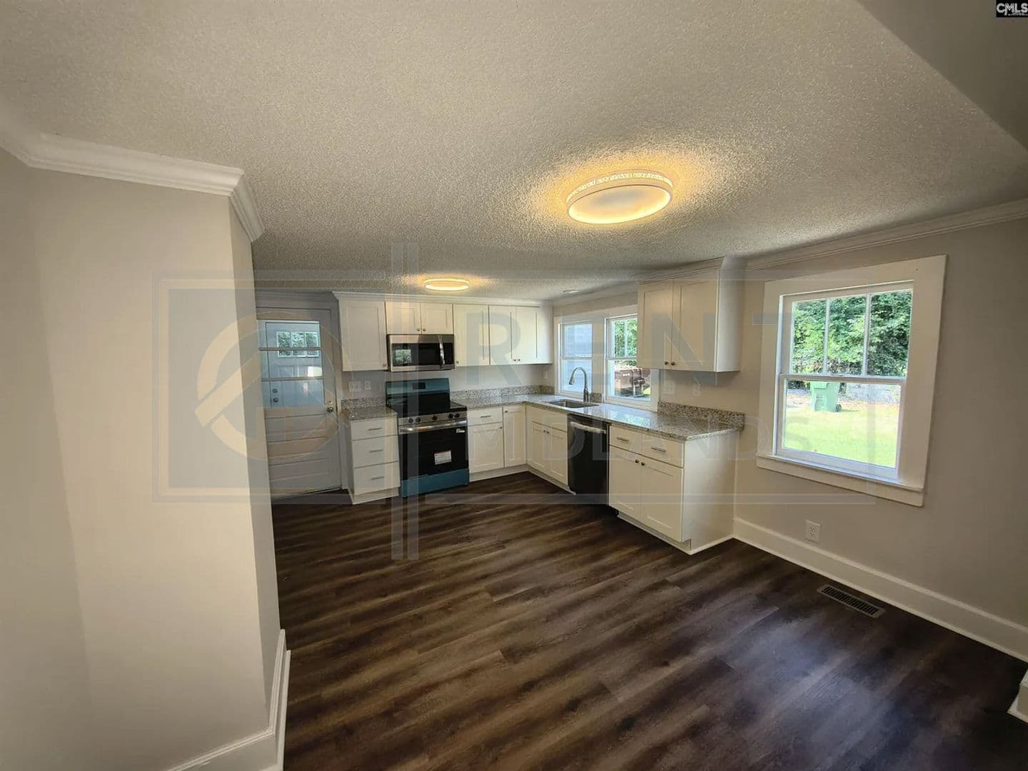 Blythewood House: 804 Sandfield Rd