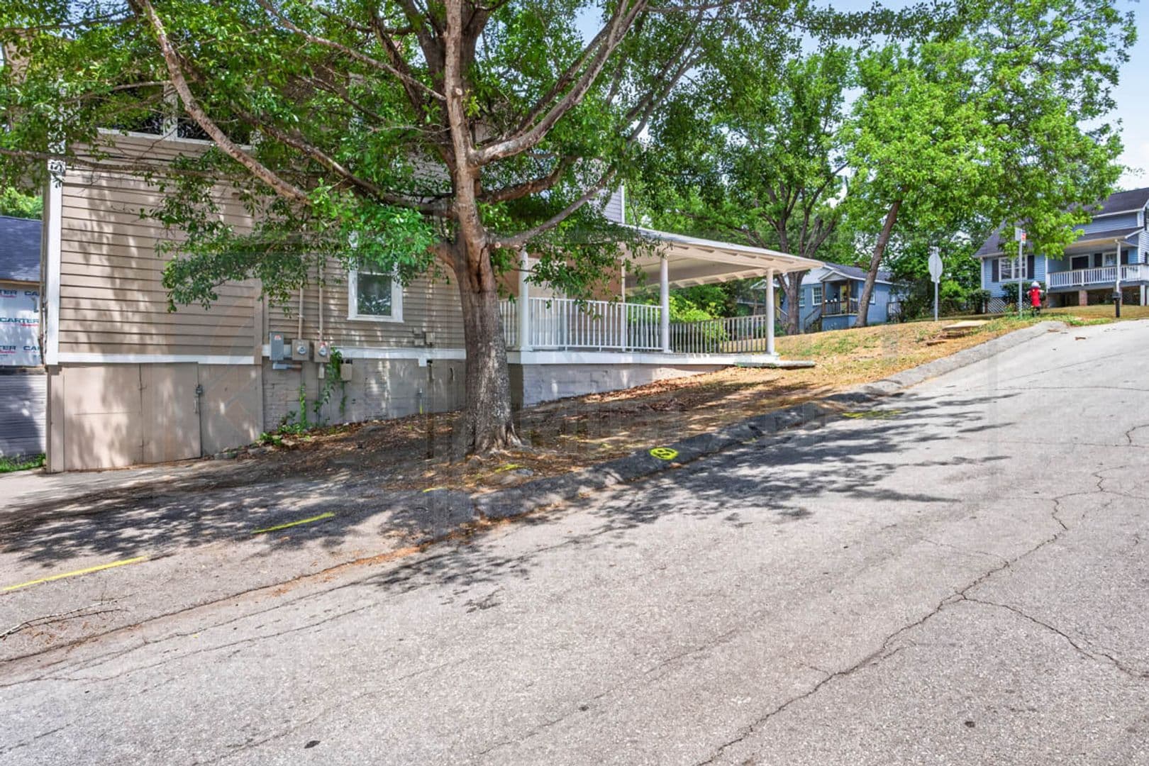 Columbia Apartment: 2901 Park St.