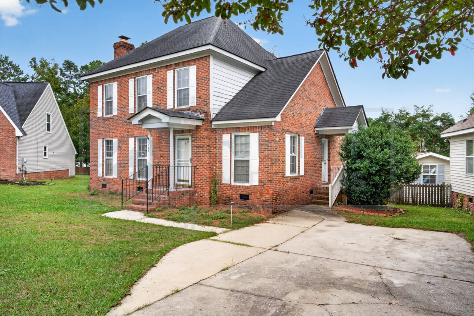 Columbia House: 120 Greenglen Dr