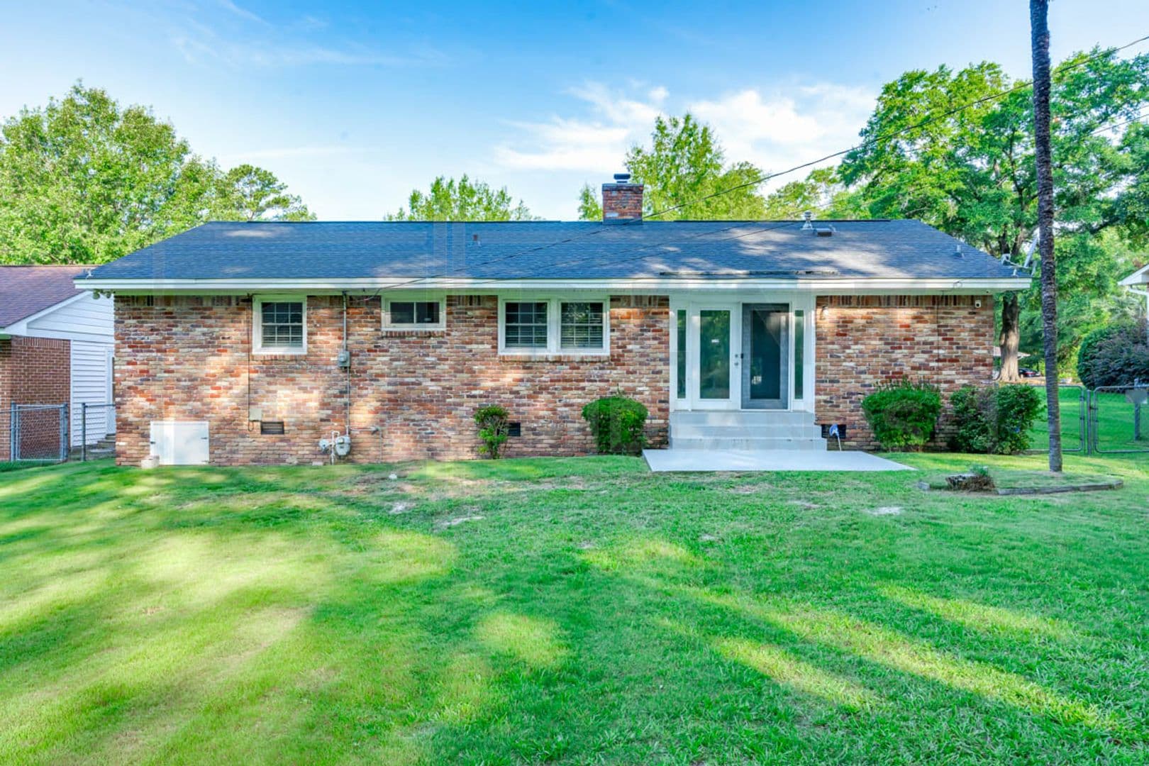 Columbia House: 2532 Parkwood Dr