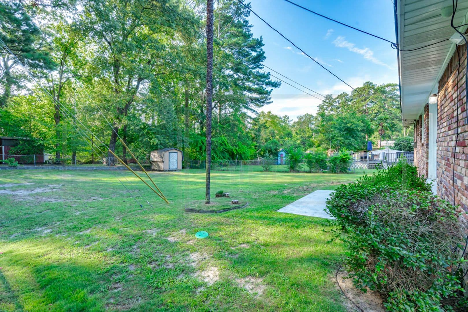 Columbia House: 2532 Parkwood Dr