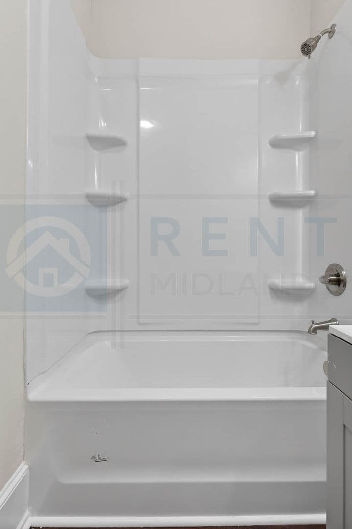 Columbia Apartment: 2901 Park St.