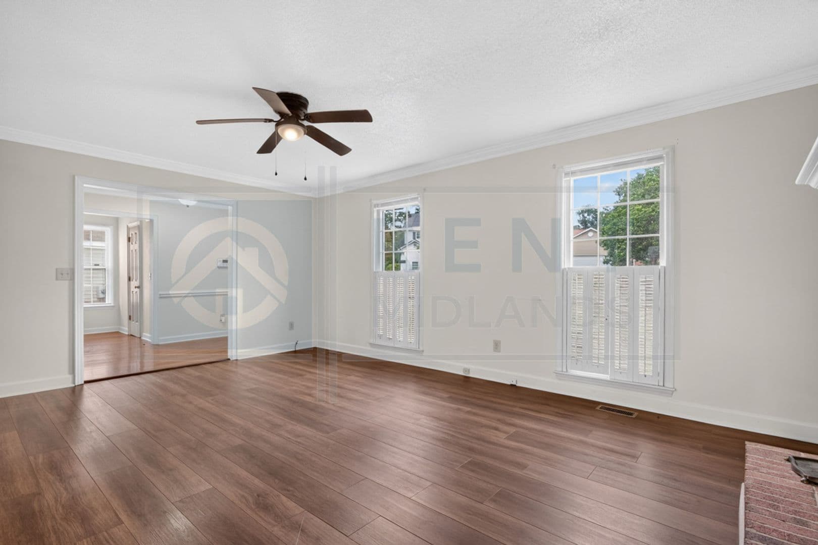 Columbia House: 120 Greenglen Dr