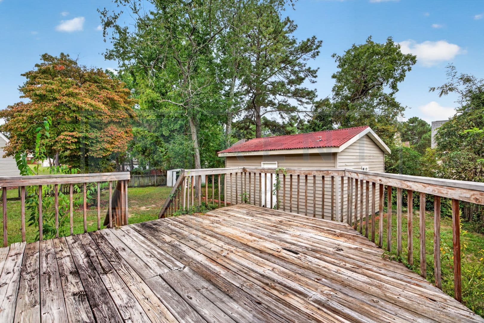 Columbia House: 120 Greenglen Dr