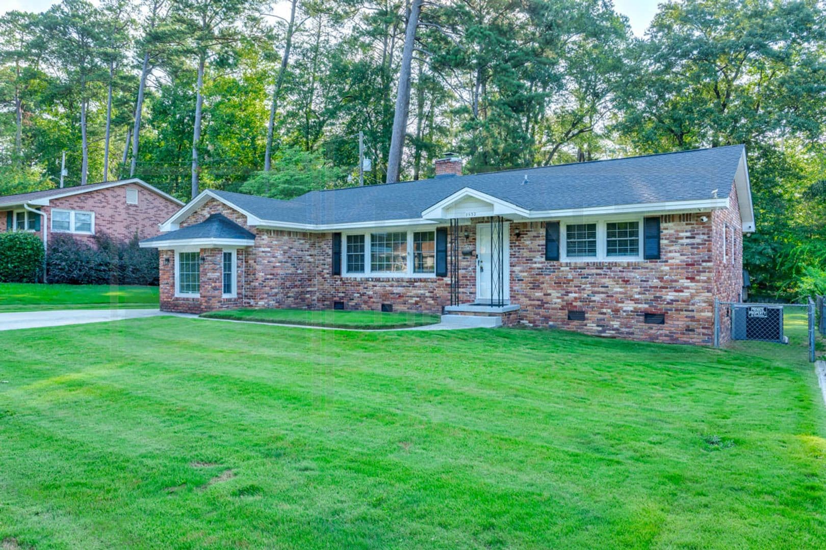 Columbia House: 2532 Parkwood Dr