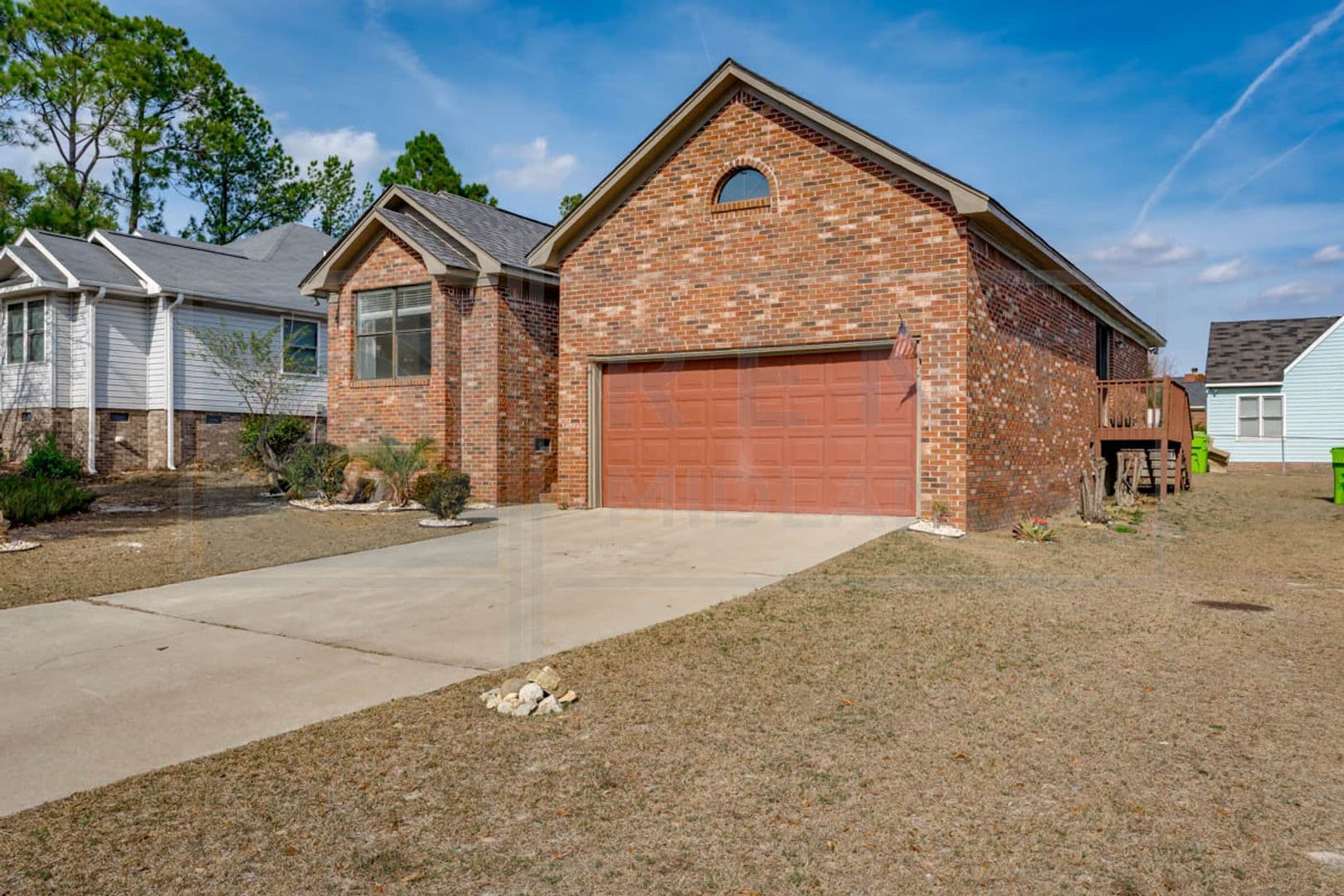 Columbia House: 6 Huntcliff Ct.