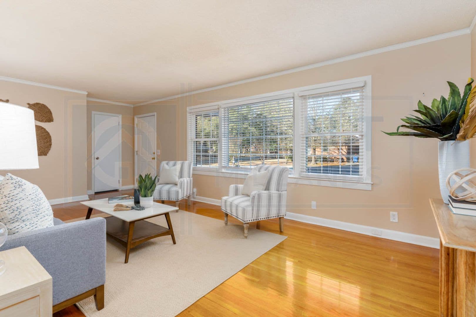 Columbia House: 2532 Parkwood Dr