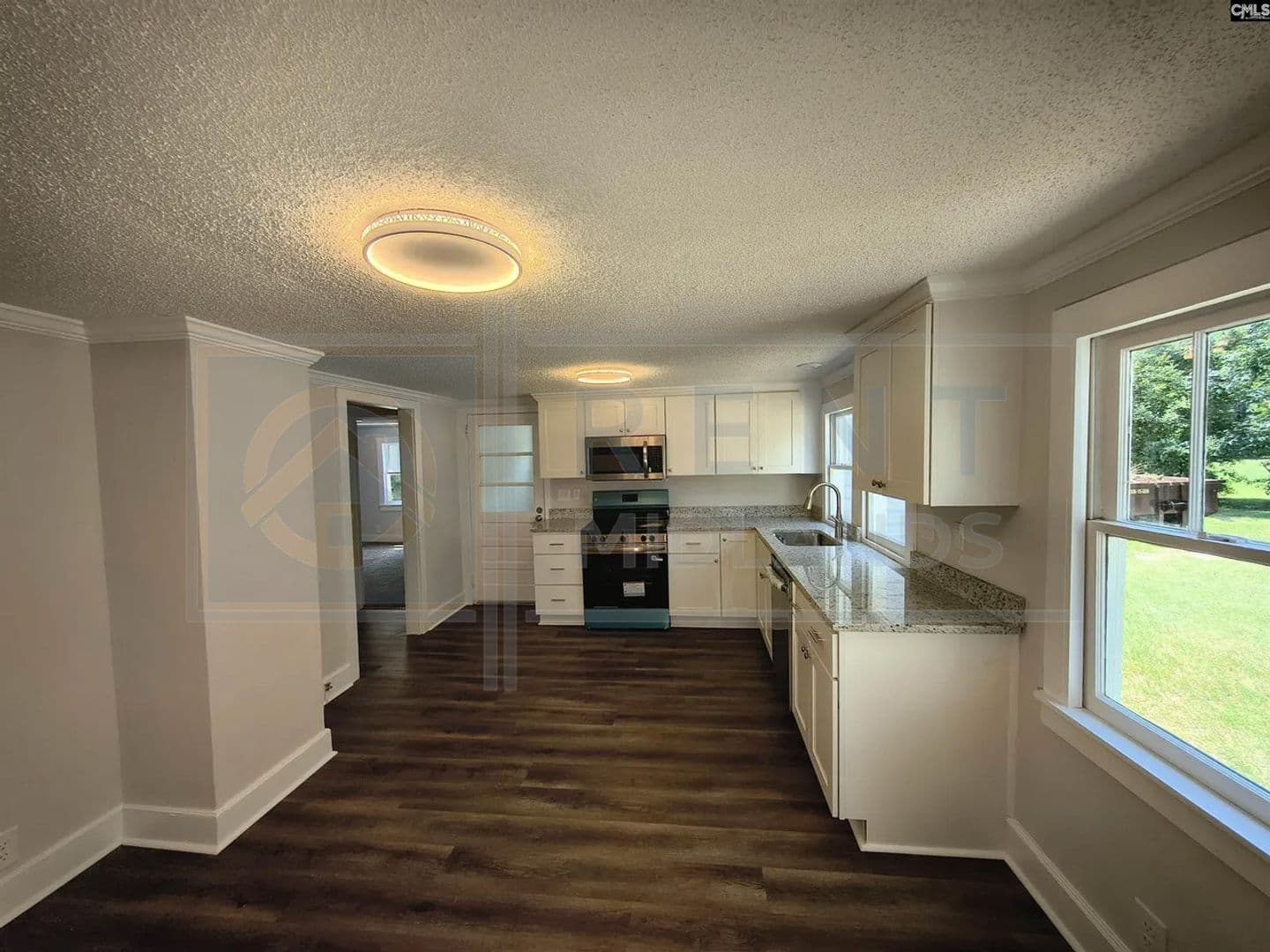 Blythewood House: 804 Sandfield Rd
