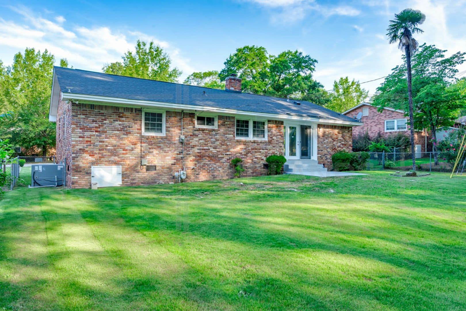 Columbia House: 2532 Parkwood Dr