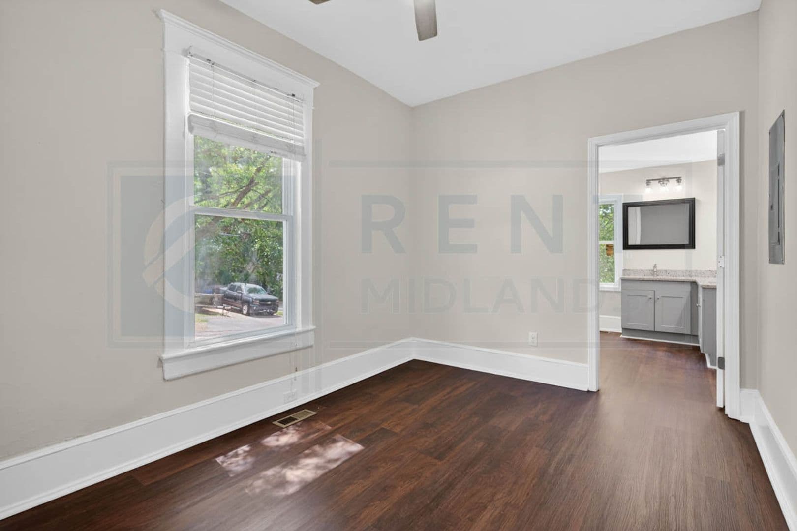 Columbia Apartment: 2901 Park St.