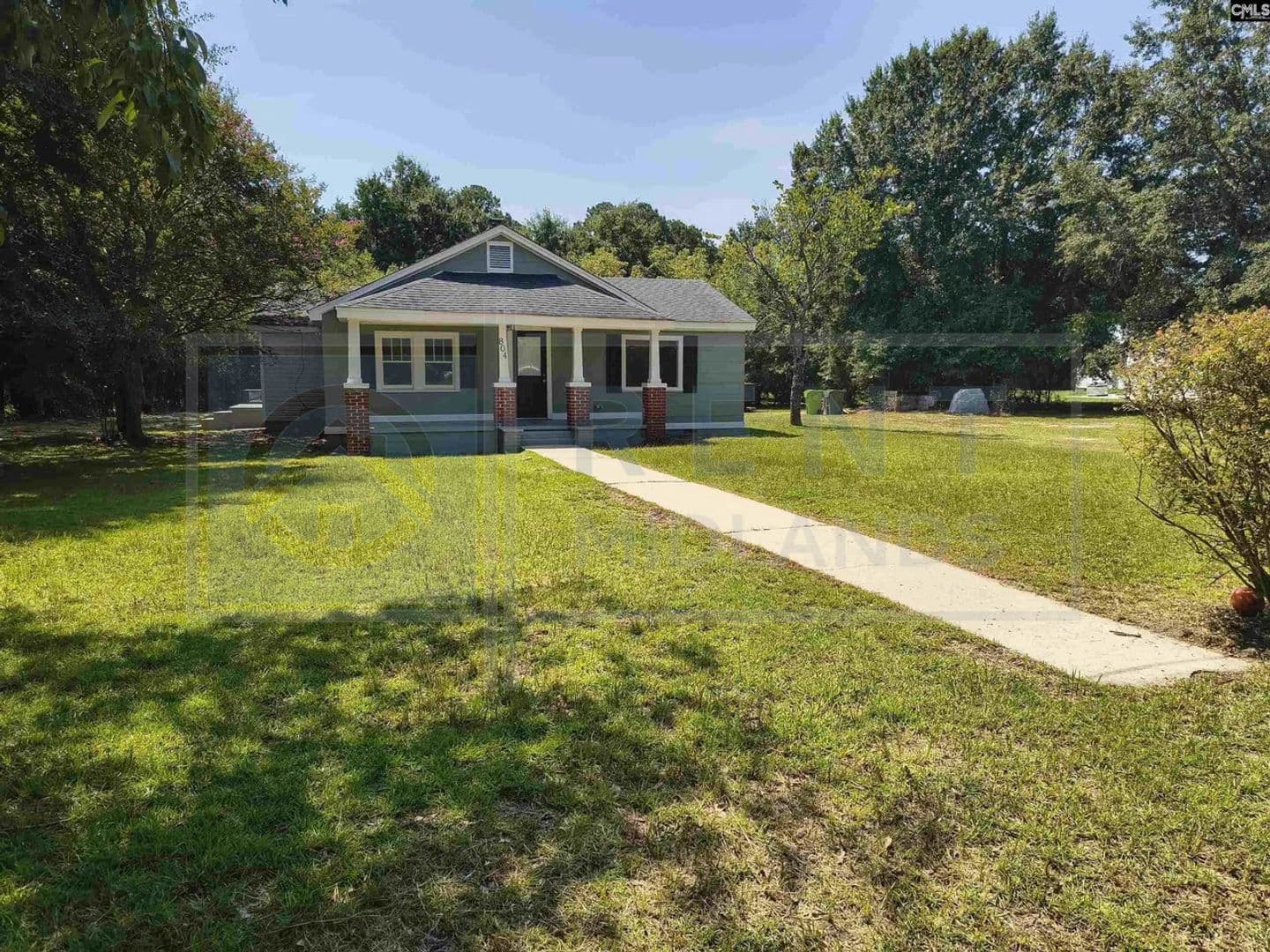 Blythewood House: 804 Sandfield Rd