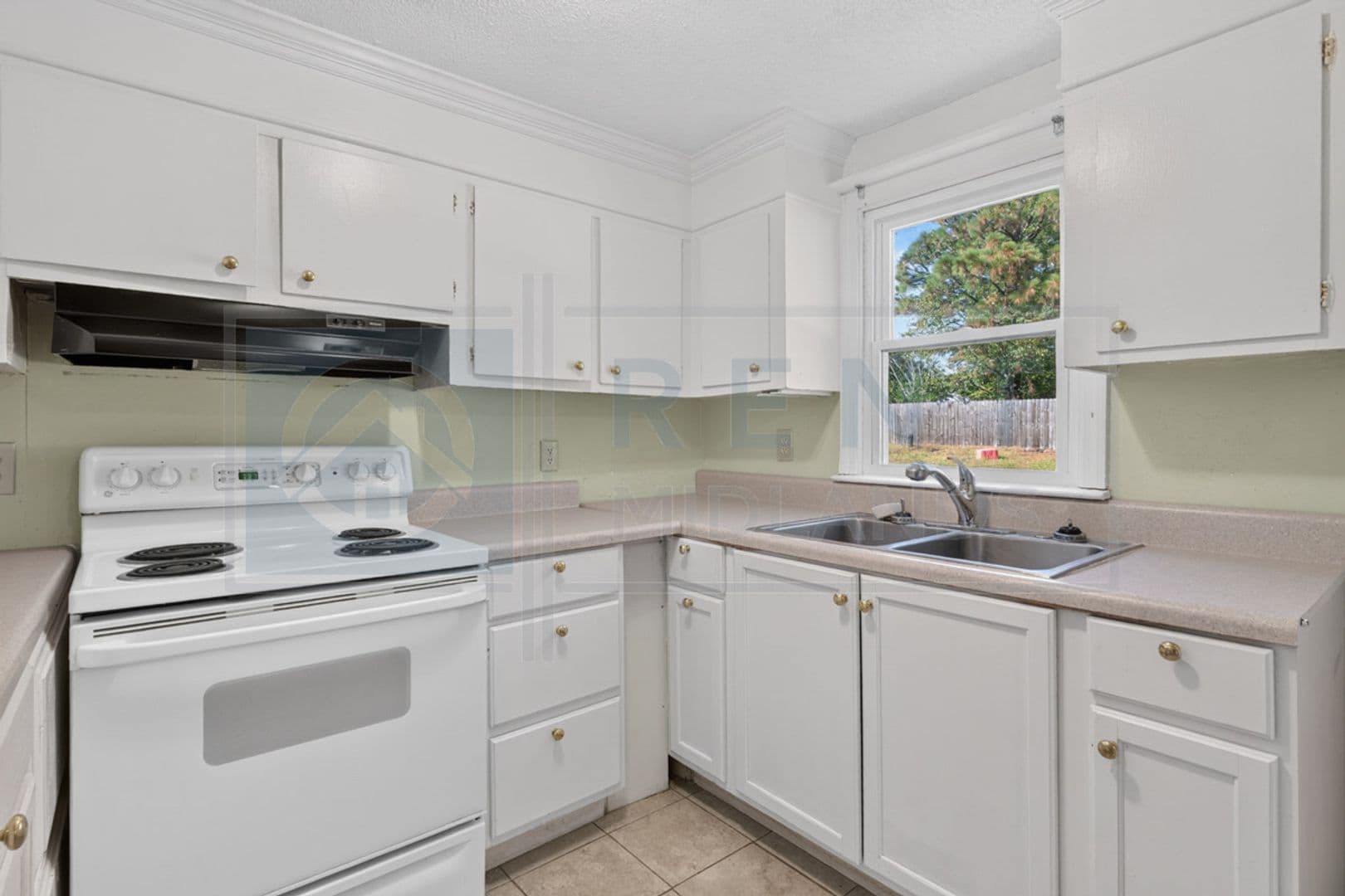 Columbia House: 501 Fore Ave