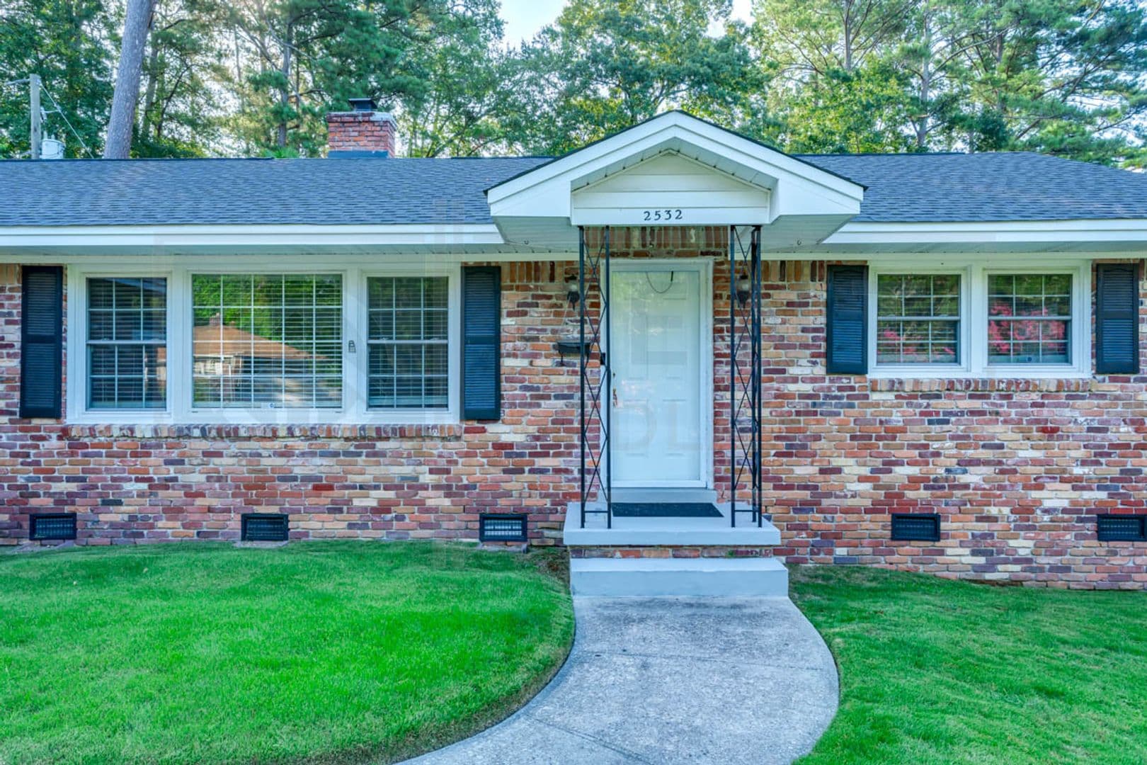 Columbia House: 2532 Parkwood Dr