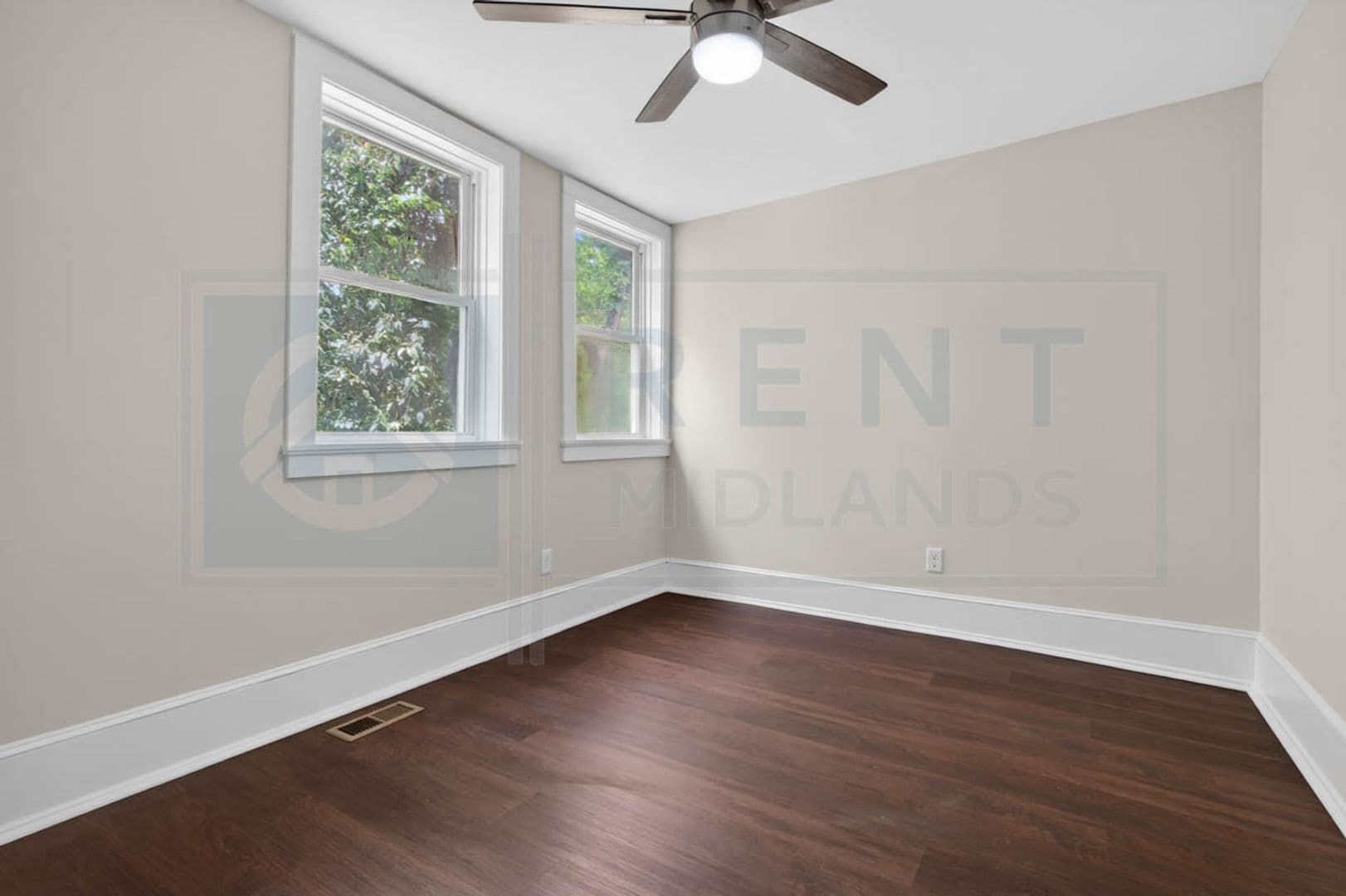 Columbia Apartment: 2901 Park St.