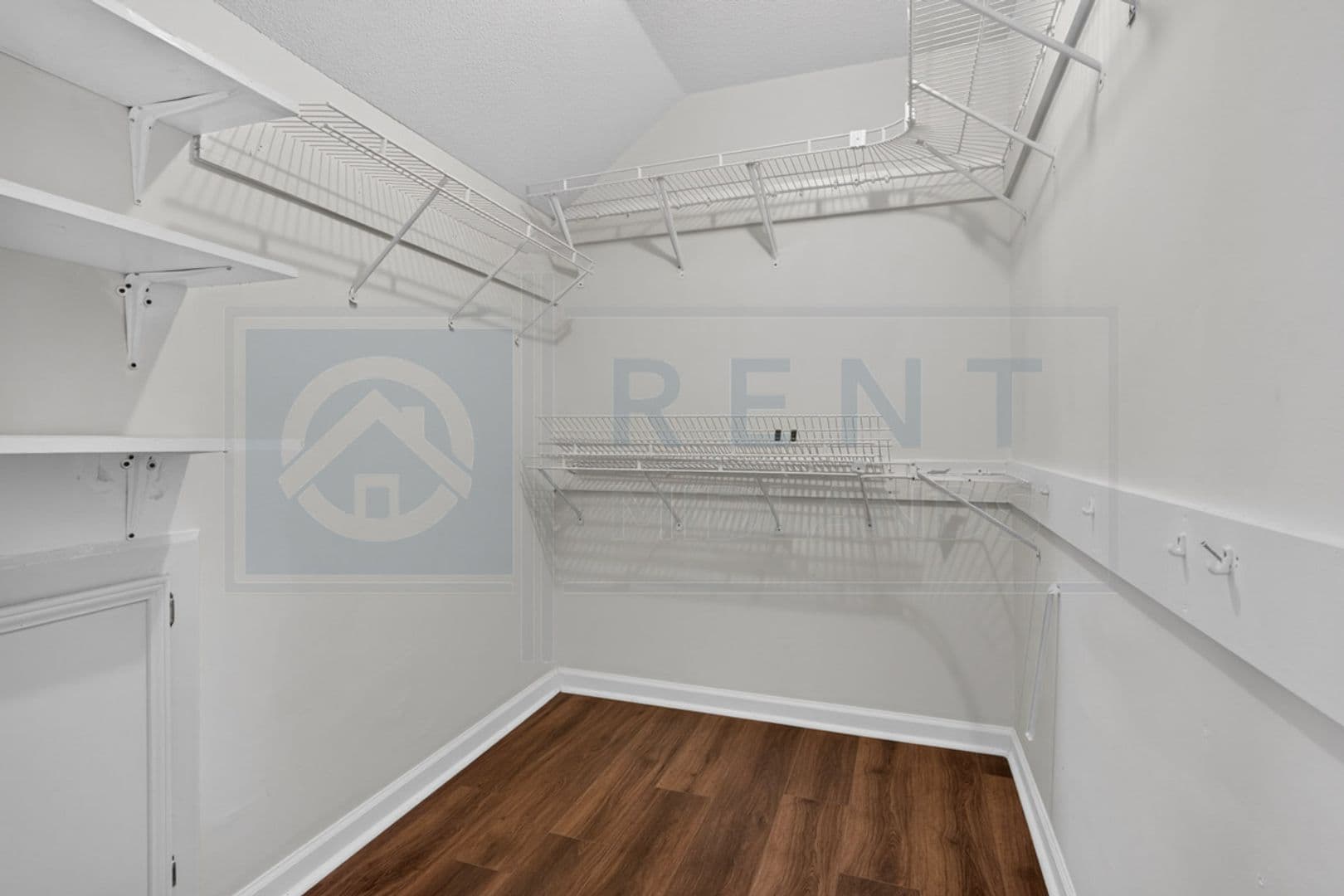 Columbia House: 120 Greenglen Dr