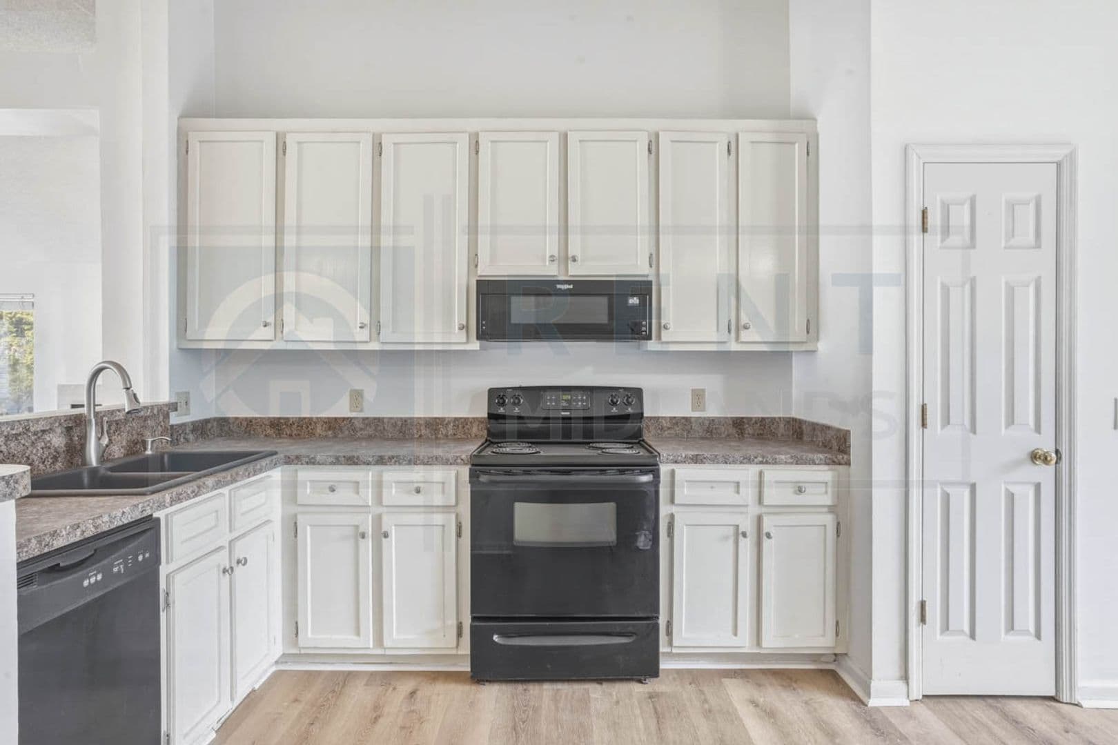 Columbia House: 6 Huntcliff Ct.