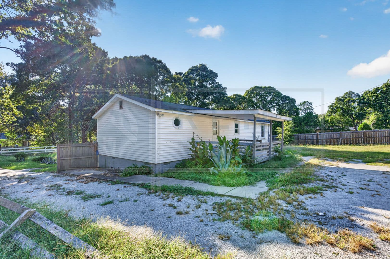 Columbia House: 501 Fore Ave