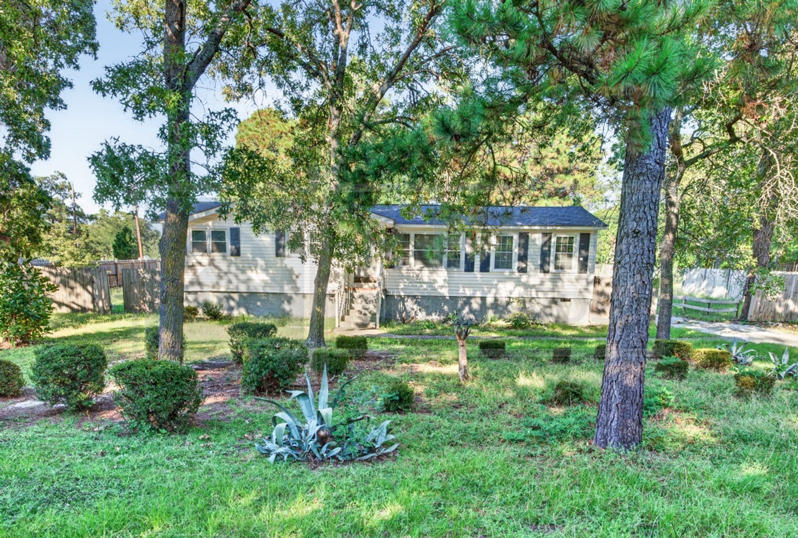 Columbia House: 501 Fore Ave
