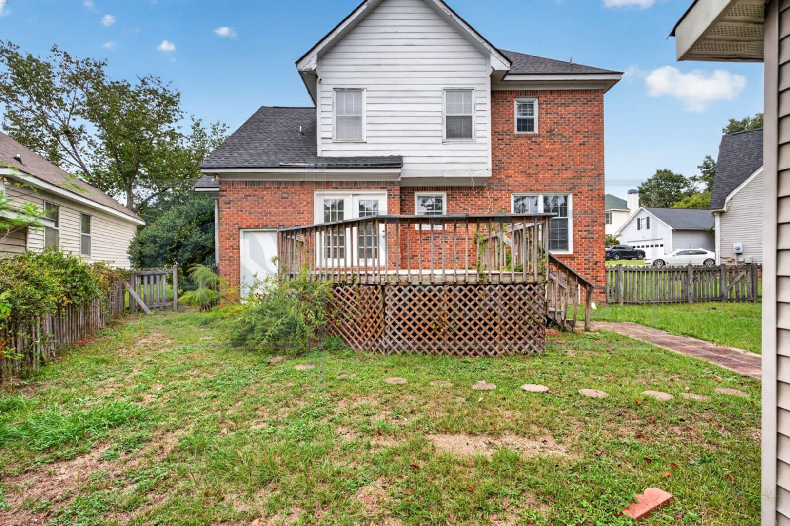 Columbia House: 120 Greenglen Dr