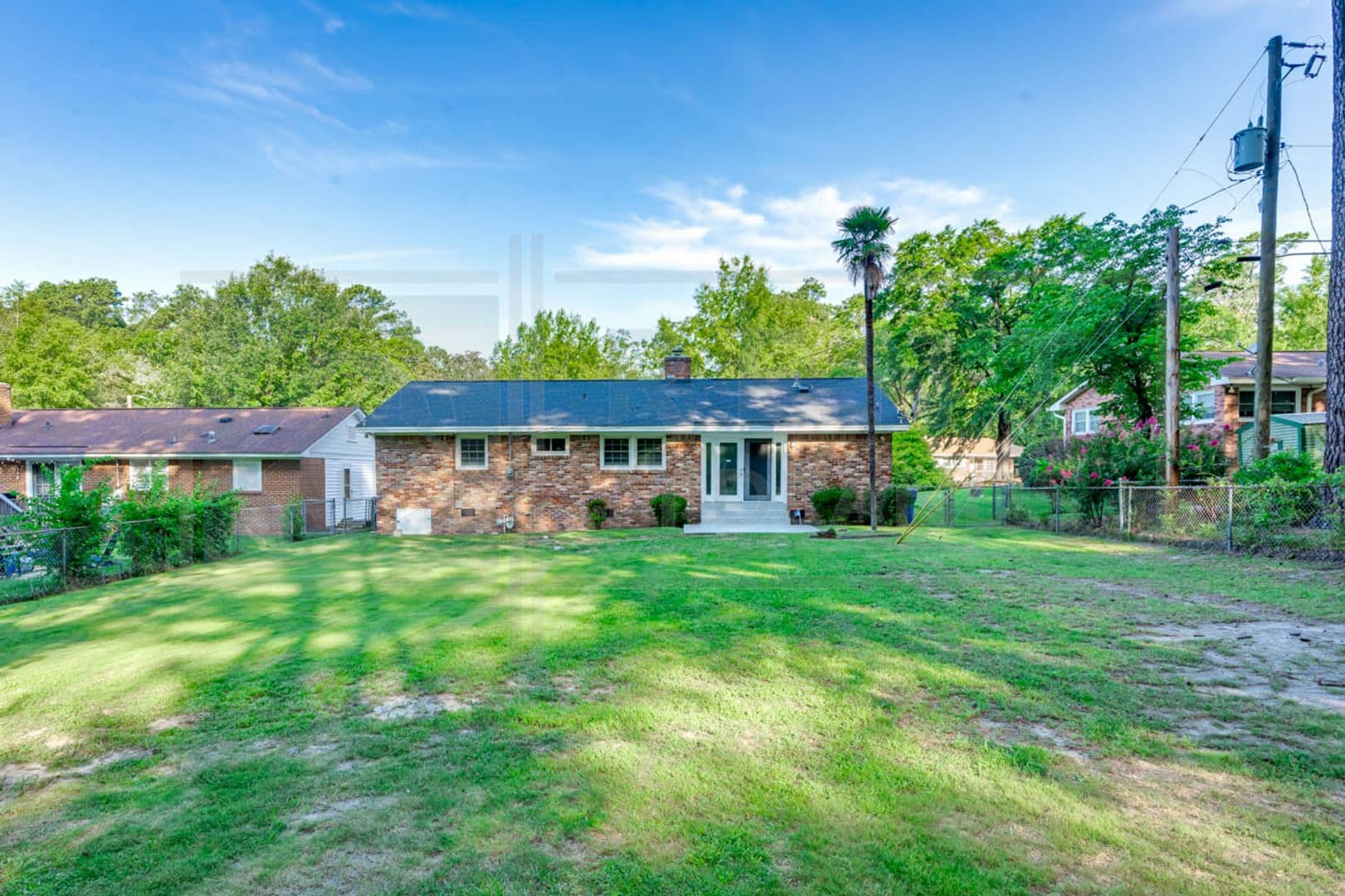 Columbia House: 2532 Parkwood Dr