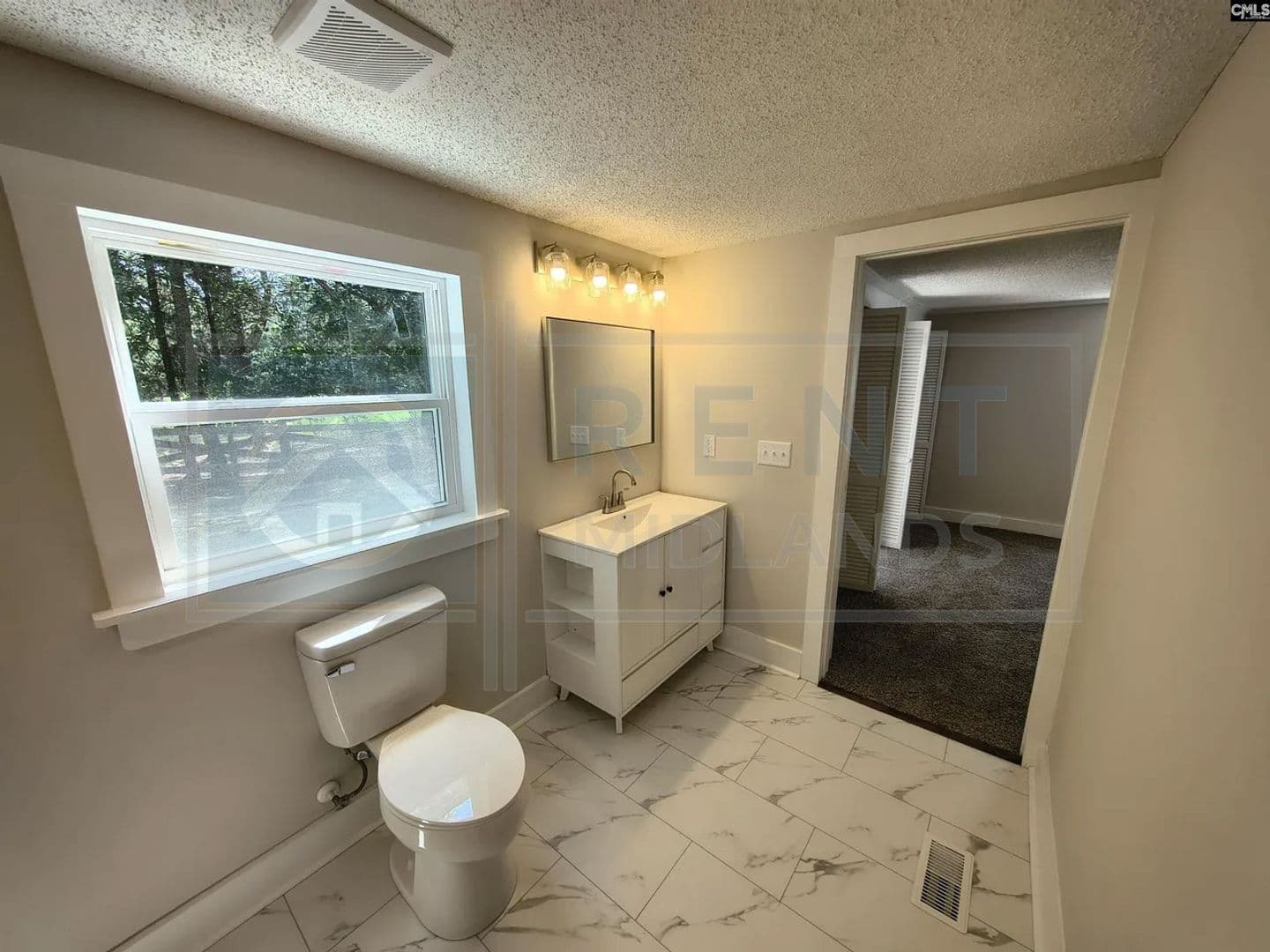 Blythewood House: 804 Sandfield Rd