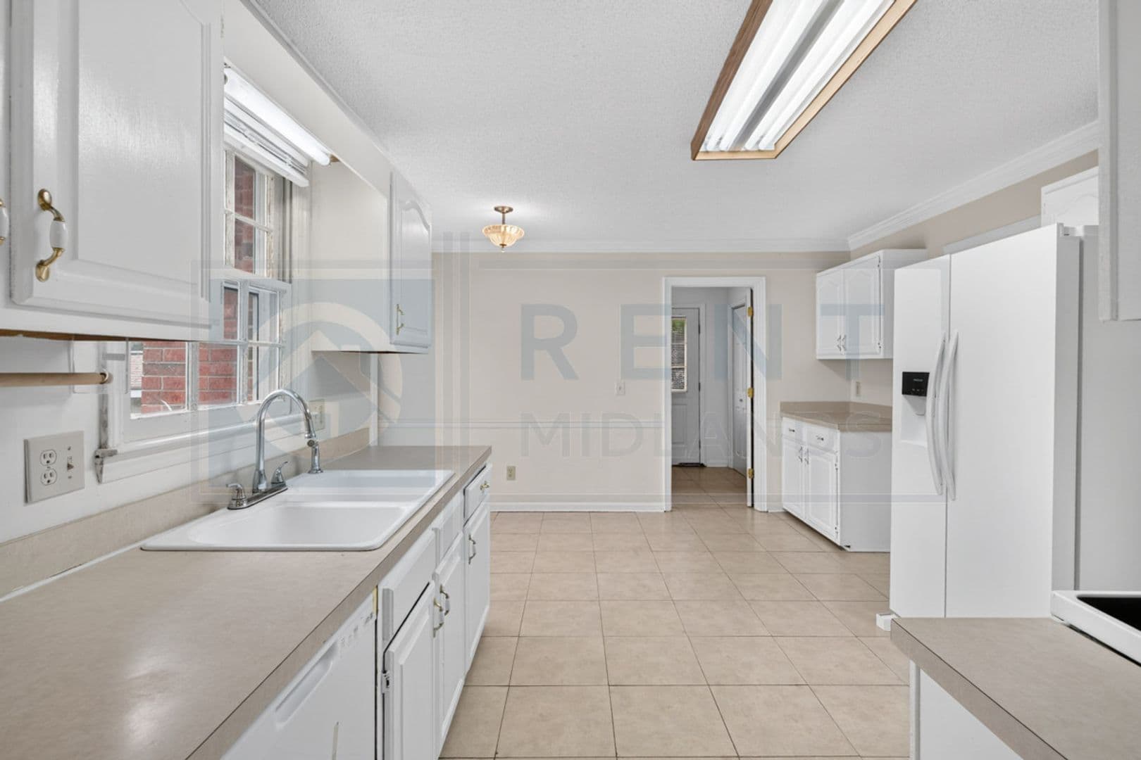 Columbia House: 120 Greenglen Dr