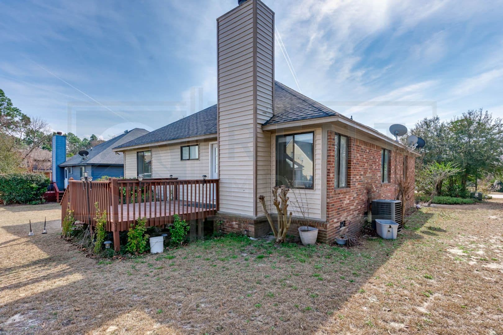 Columbia House: 6 Huntcliff Ct.