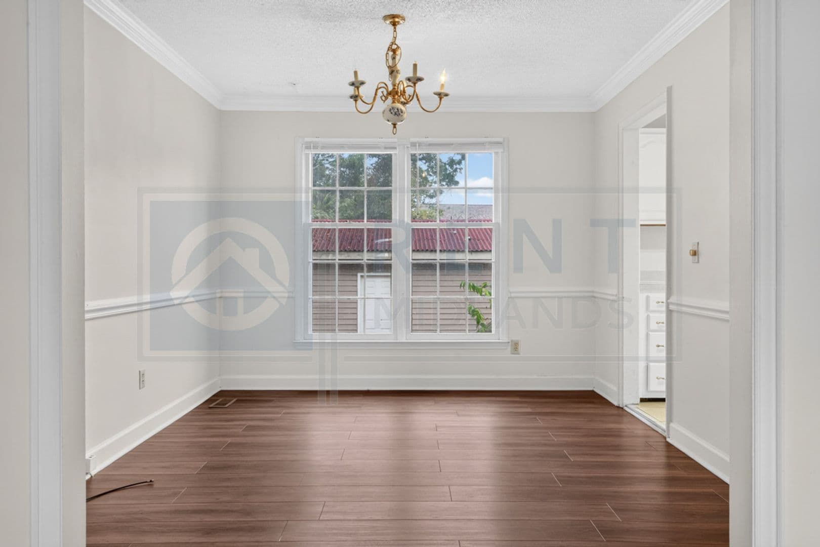 Columbia House: 120 Greenglen Dr