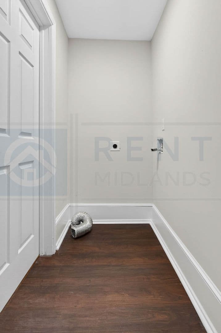 Columbia Apartment: 2901 Park St.