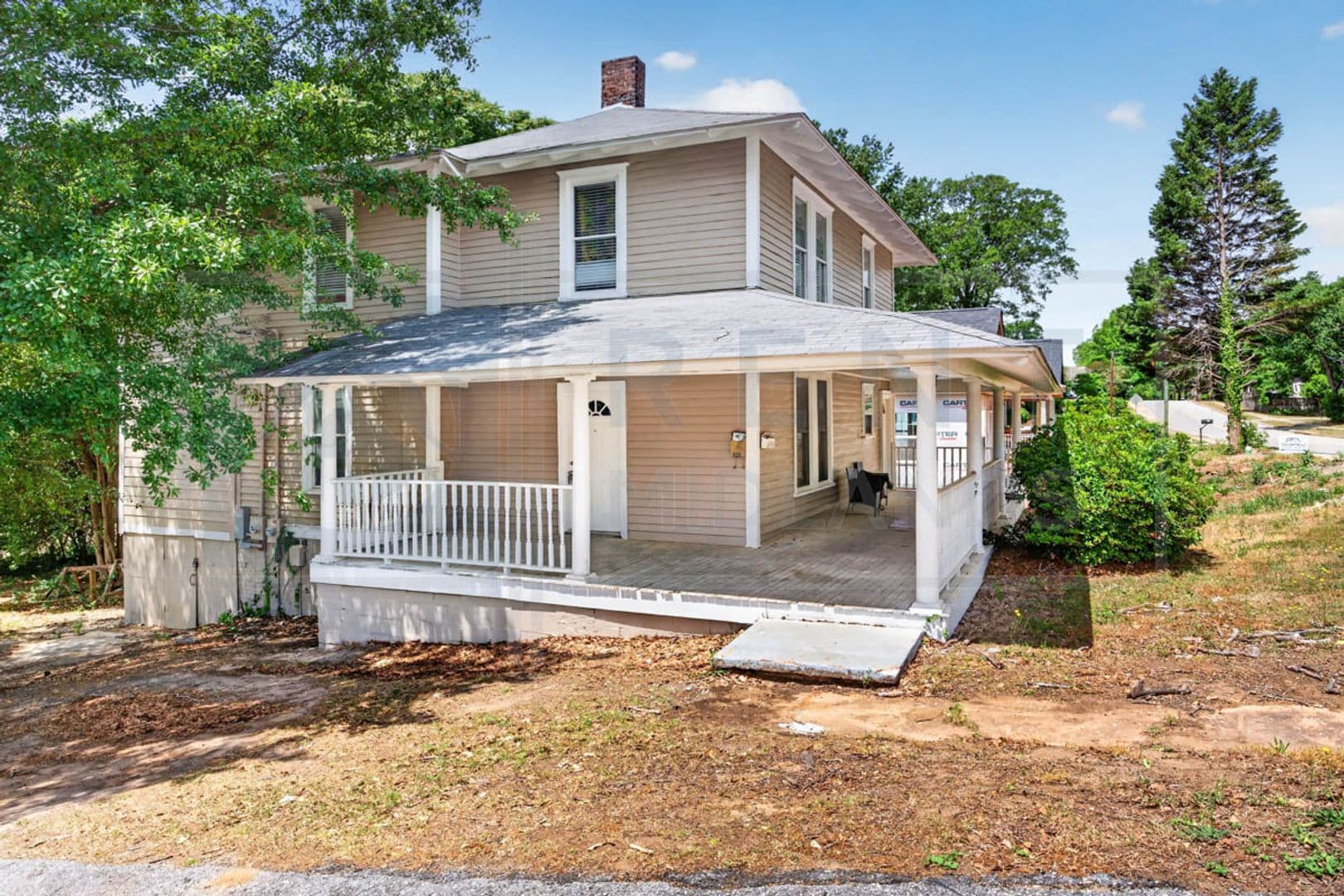 Columbia Apartment: 2901 Park St.