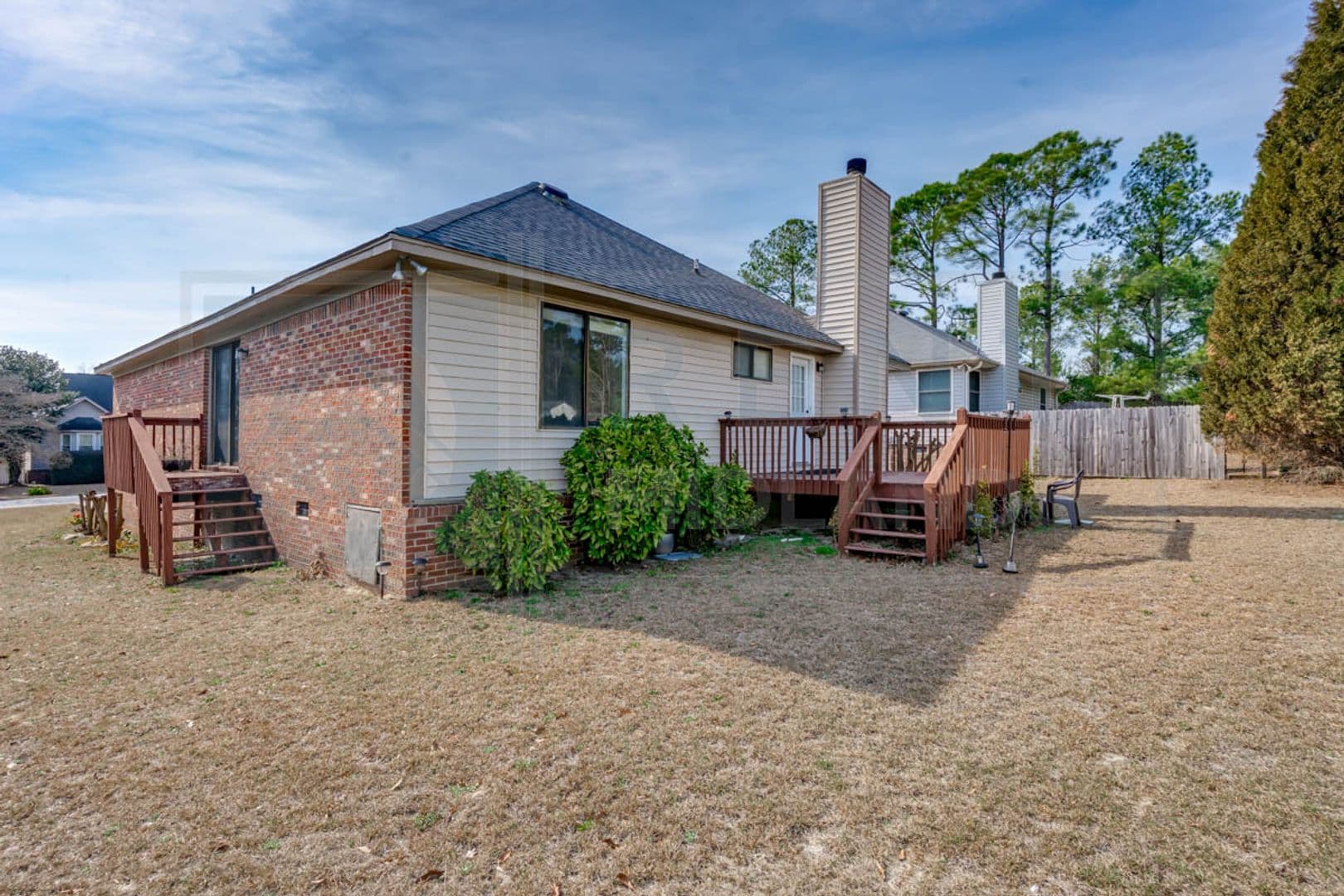 Columbia House: 6 Huntcliff Ct.