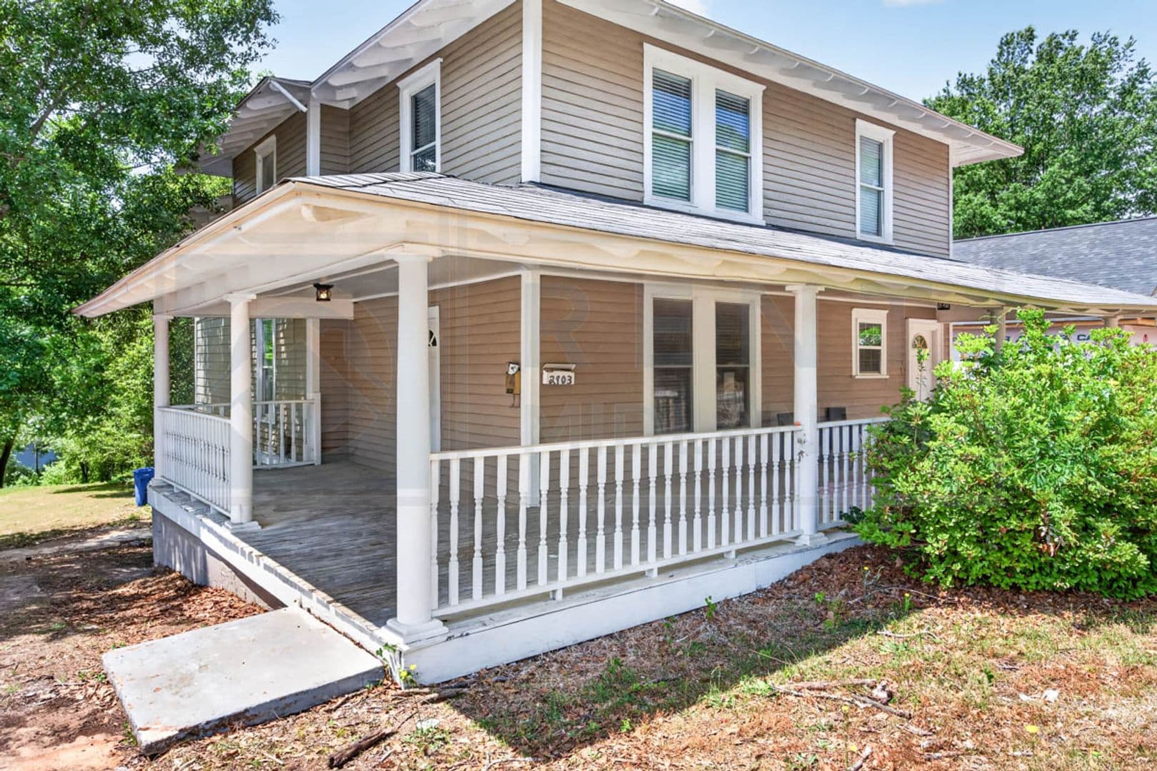 Columbia Apartment: 2901 Park St.