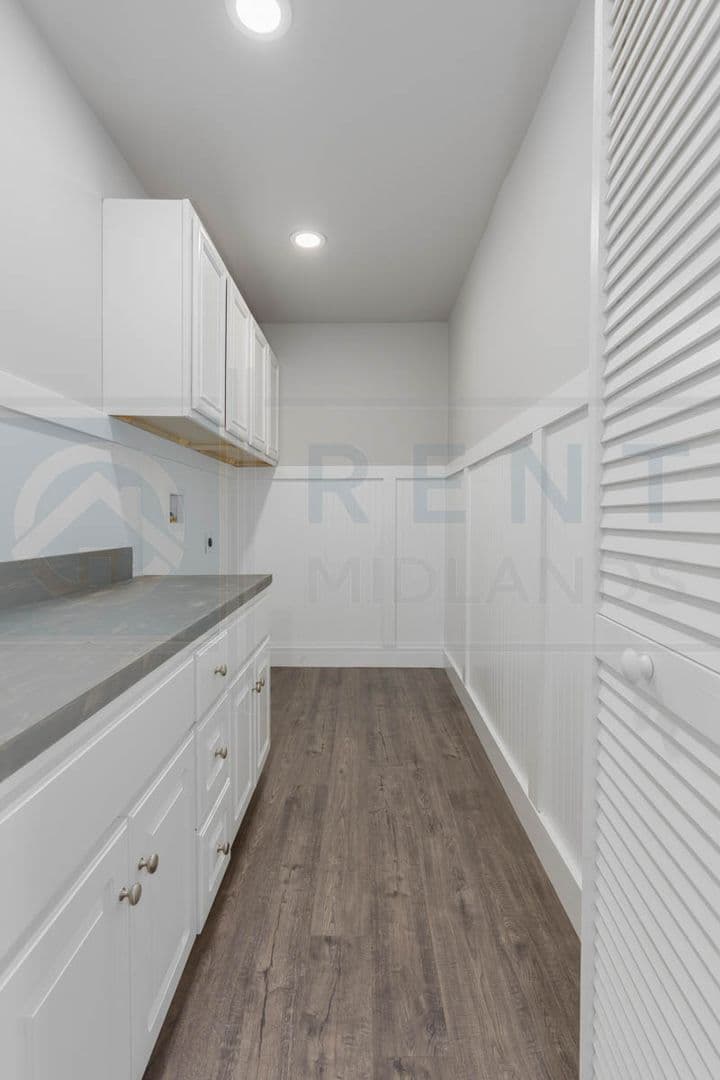 Columbia House: 2903 Trenholm Rd