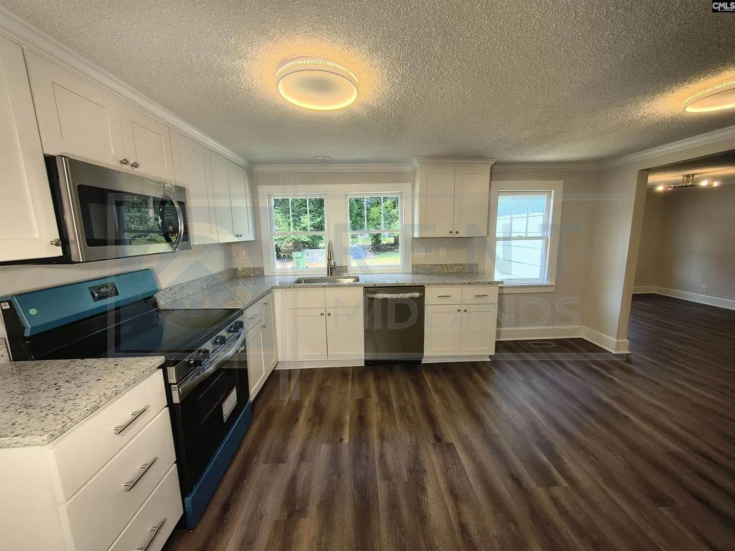 Blythewood House: 804 Sandfield Rd