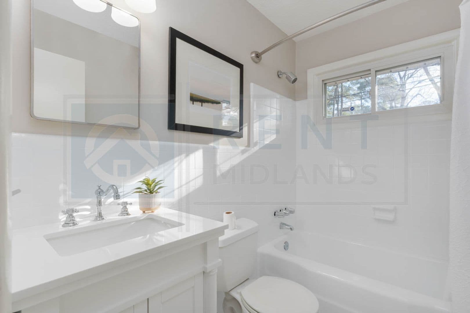 Columbia House: 2532 Parkwood Dr