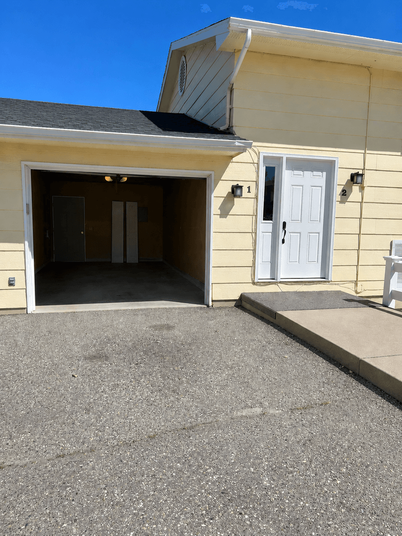 Billings Apartment: 1537 Westchester Square E.