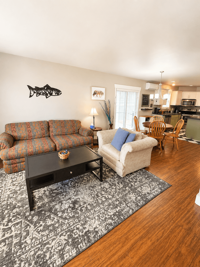 Billings House: 5315 Golden Hollow Rd