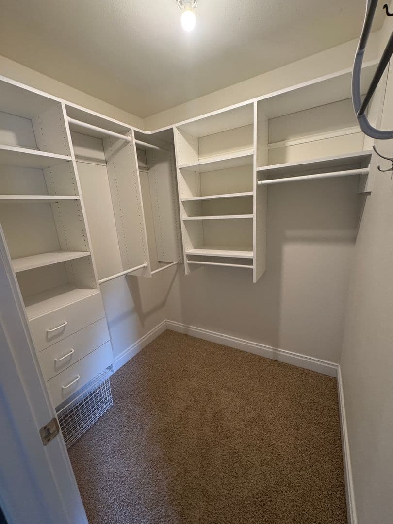 Billings Apartment: Country Manor Blvd