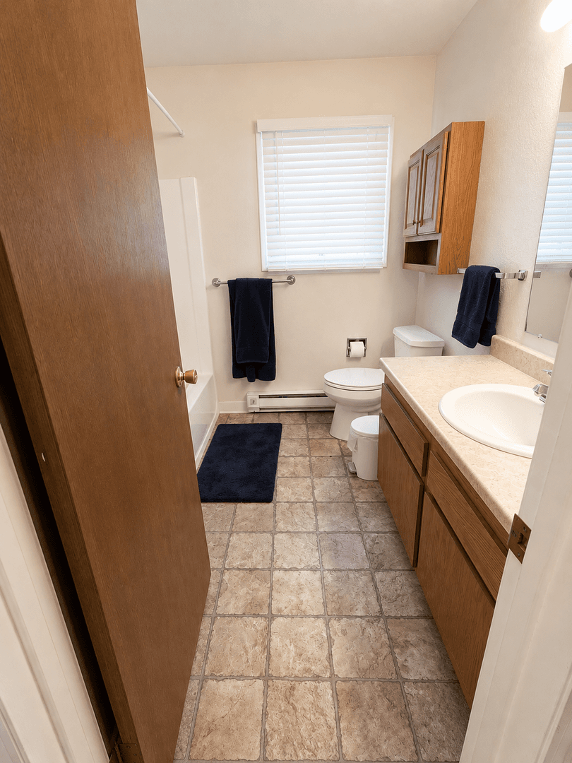 Billings Apartment: 1537 Westchester Square E.