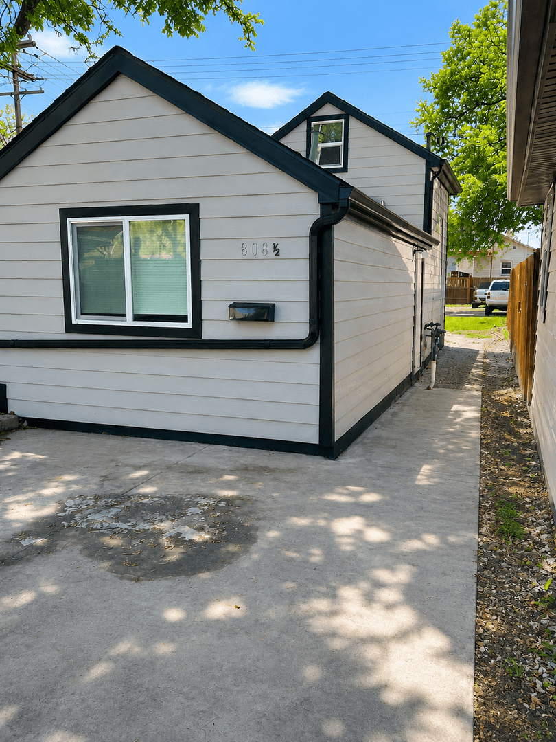 Billings House: 808 1/2 Howard Avenue