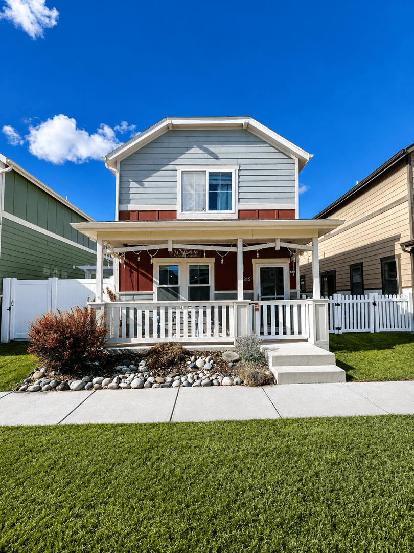 Billings House: 5315 Golden Hollow Rd