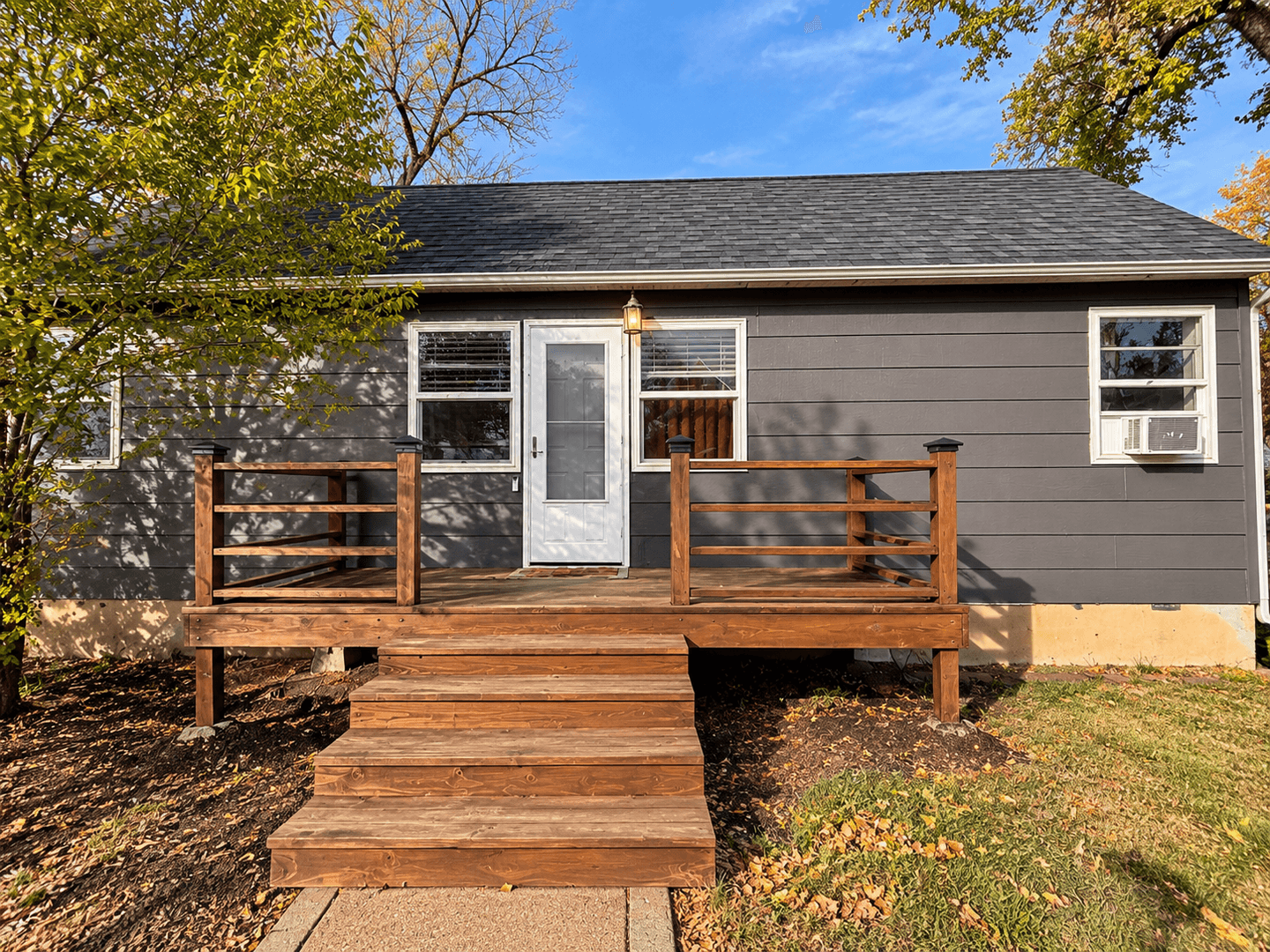Laurel House: 702 6th ave