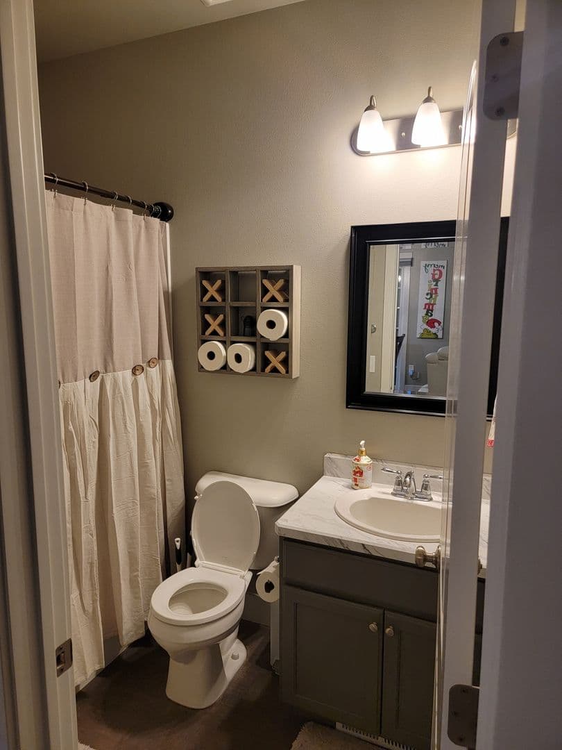 Billings House: 1645 Island View Drive