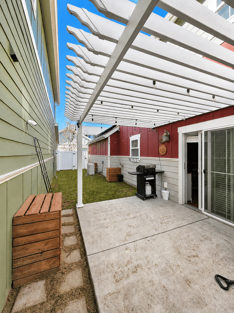 Billings House: 5315 Golden Hollow Rd