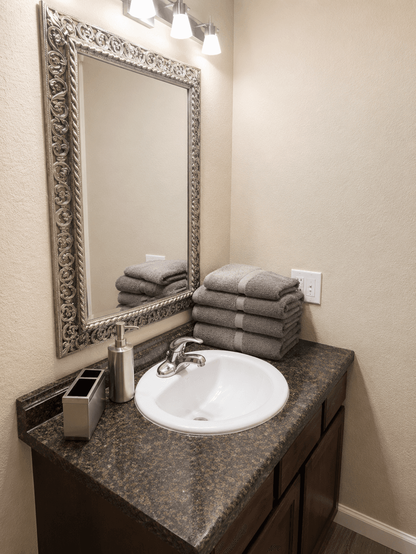 Billings Apartment: 300 N 25th Street