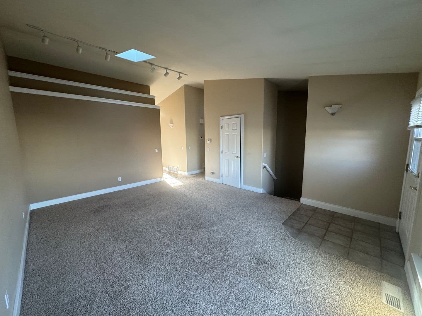 Billings Apartment: Country Manor Blvd