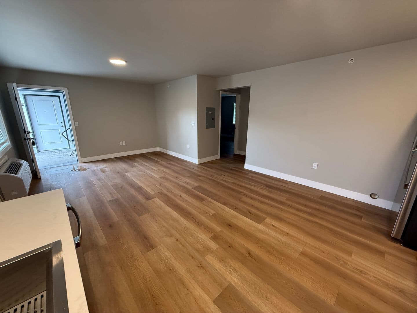 Laurel Apartment: 10 Colorado Ave